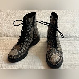 Chelsea & Violet War Womens Black Tan Snakeskin Leather LaceUp Combat Boots